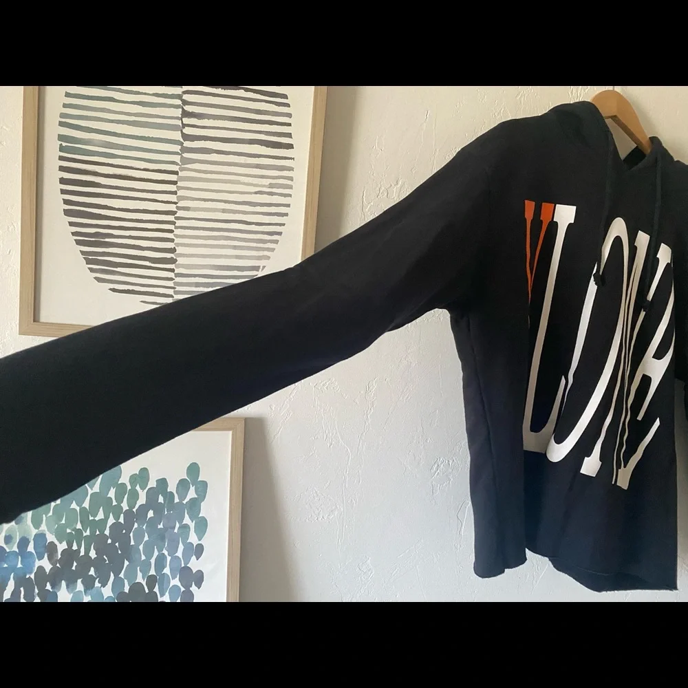 Authentic VLONE cropped black hoodie - Picture 3 of 6